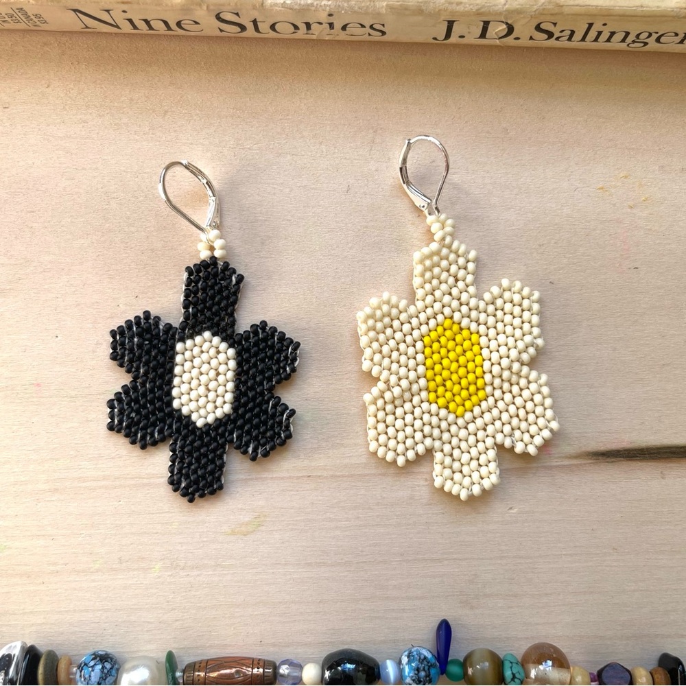 HANDMADE GLASS EARRINGS | Daisy vs Daisy Small Batch Handwoven Earrings - Picture 6 of 7